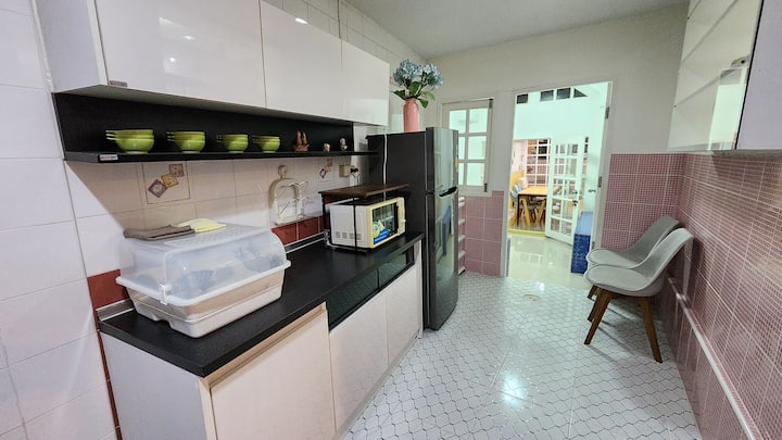 บ้านพัก 2 ชั้น Renovate ใหม่ ห่างจากหาด Pmy 5 นาที - Rayong