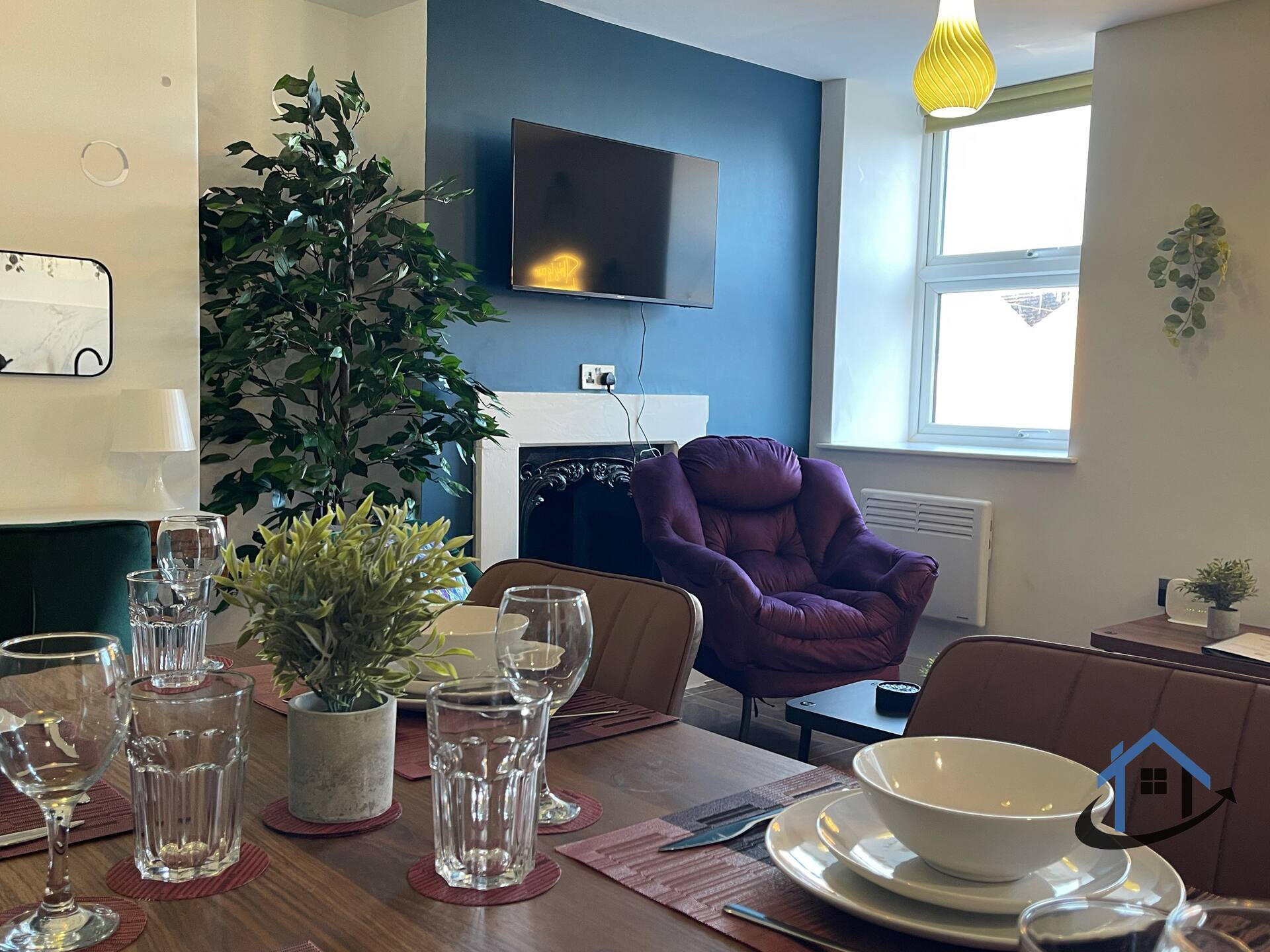 Apt 2 Manor House - 2 Bed 1 bath sleeps 5 parking