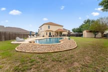 Spacious 5BR | River Float | Pool | Fire Pit