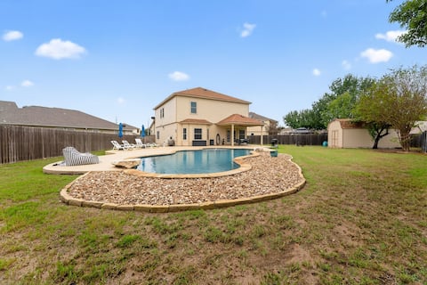 Spacious 5BR | River Float | Pool | Fire Pit