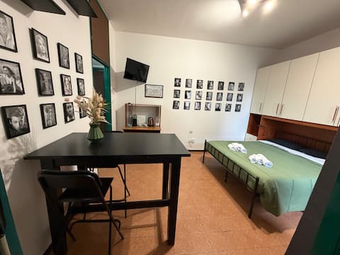 Annuncio Airbnb popolare: Actor Studio-Entire property-50m from the subway a Sesto San Giovanni
