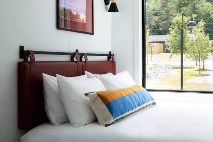 Your Home Away From Home! Outdoor Pool, Parking! - Stowe, VT