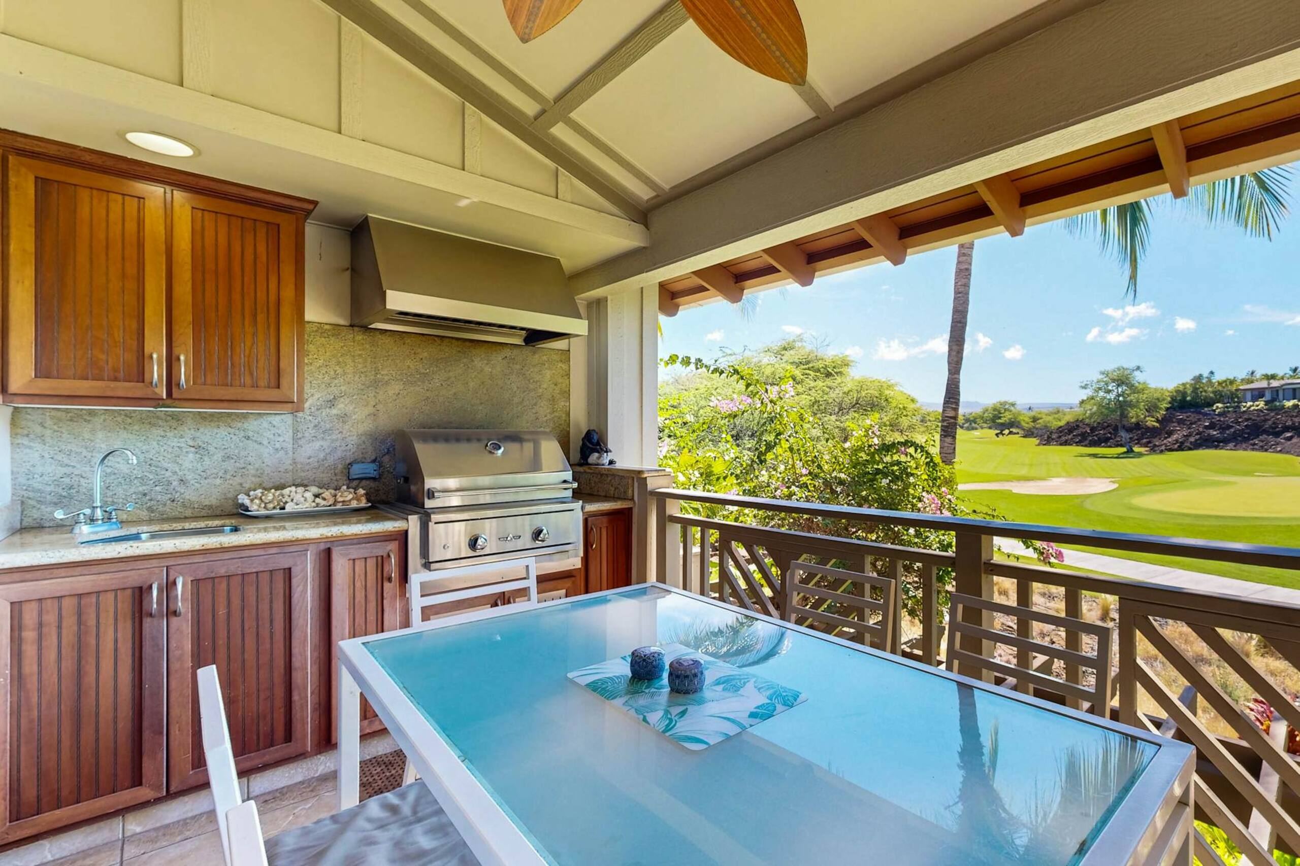 Condo in Waimea · ★4.43 · 3 bedrooms · 4 beds · 2 private baths - Image 2