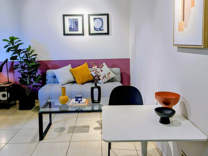 Designer Private Suite · Walk To Everything · Cai - Honduras