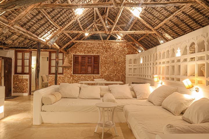 A closer look at Sophisticated Hidaway Space Penthouse