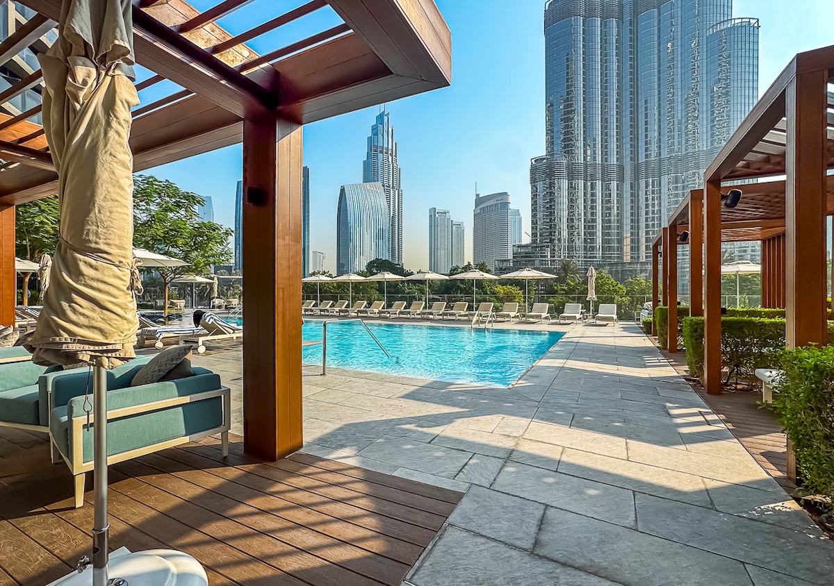 2 Bedroom Furnished Apartment with Fountain View · V 4