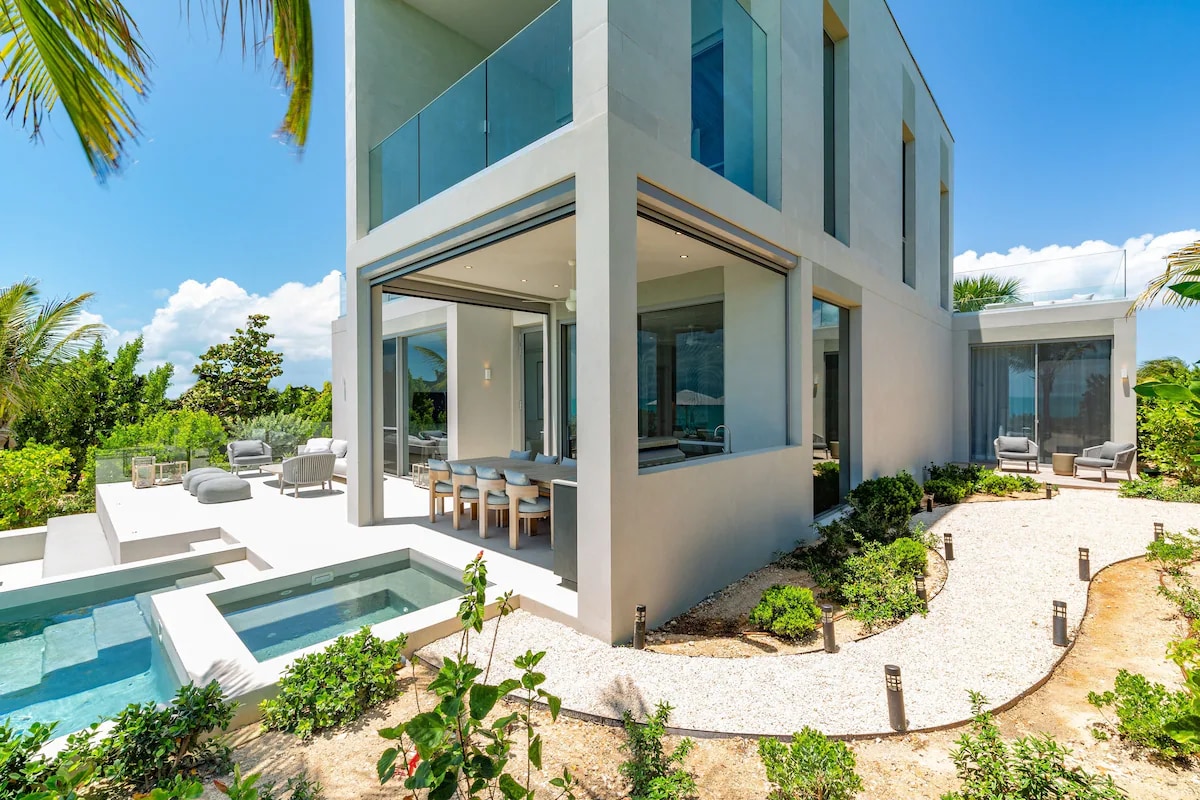 Relax in Scenic Room Near Long Bay Beach