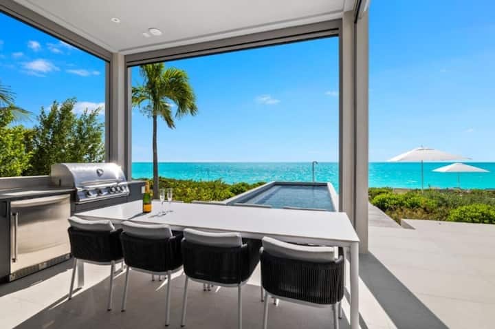 Sea-View Haven Ideal for Stress-Free Vacations