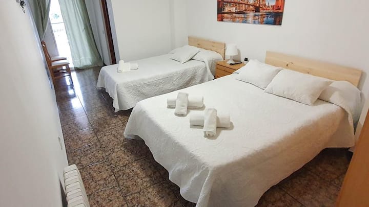 Triple. 1 Cama Matrimonial, 1 Cama Individual - Tirig