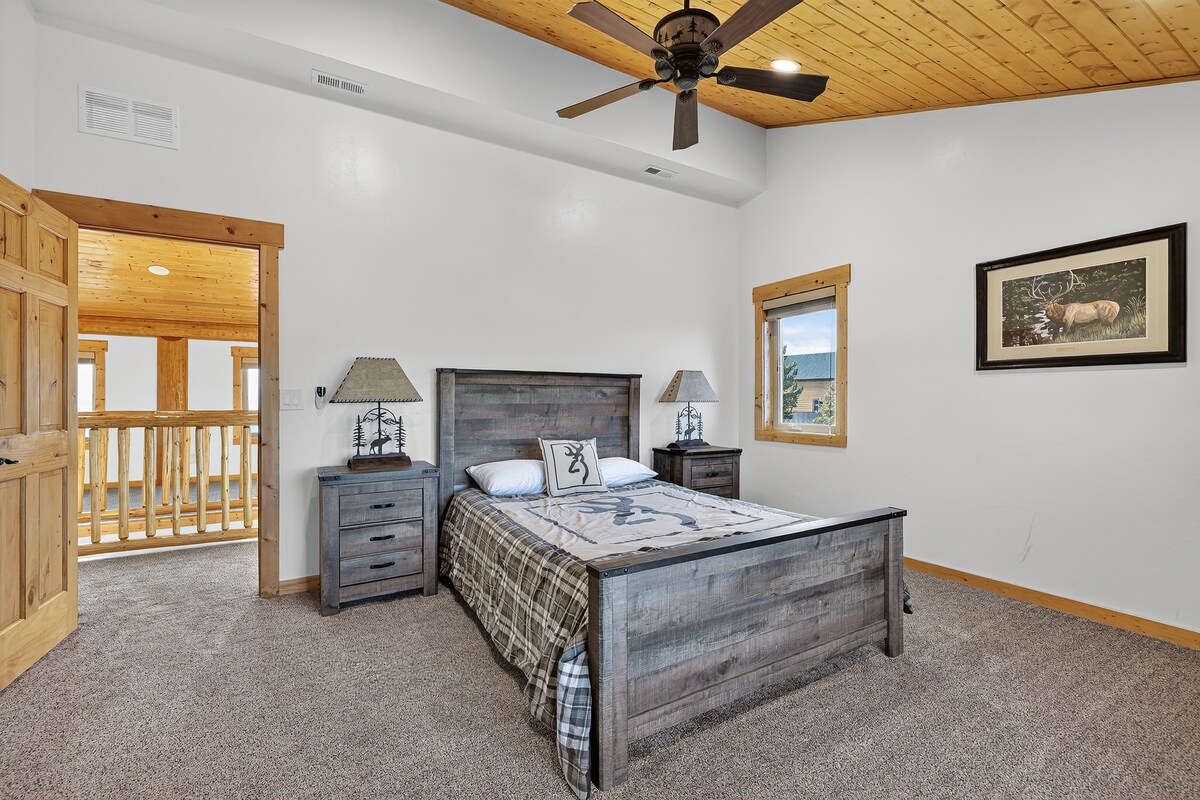 غرفة النوم الثالثة - سرير كبير