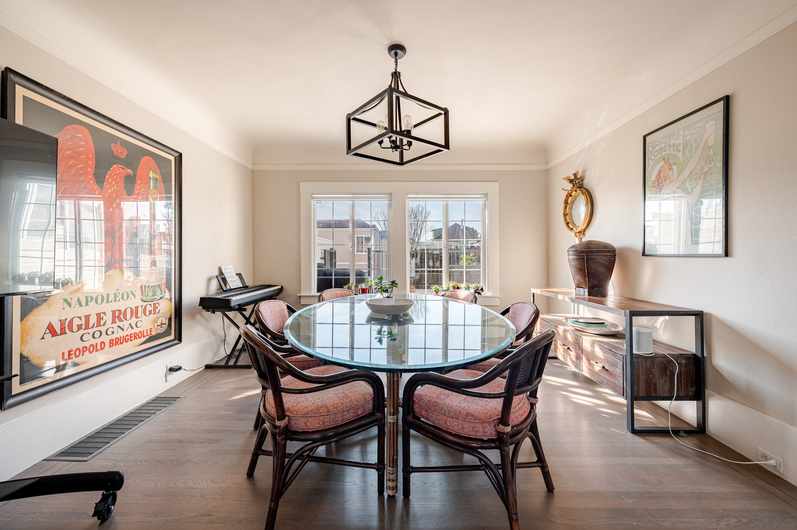 Home in San Francisco · ★4.94 · 3 bedrooms · 6 beds · 1.5 baths - Image 8