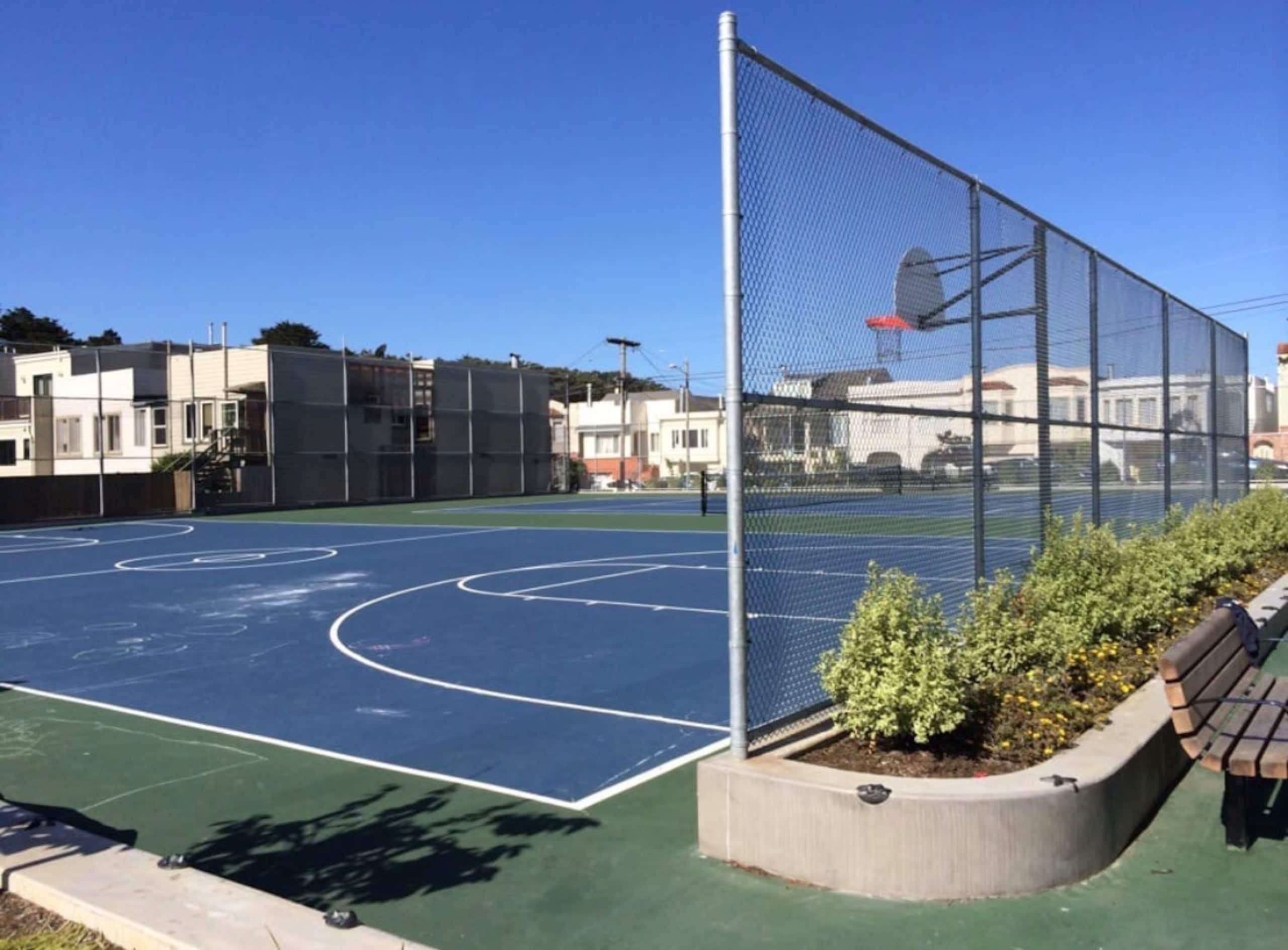 Home in San Francisco · ★4.94 · 3 bedrooms · 6 beds · 1.5 baths - Image 31