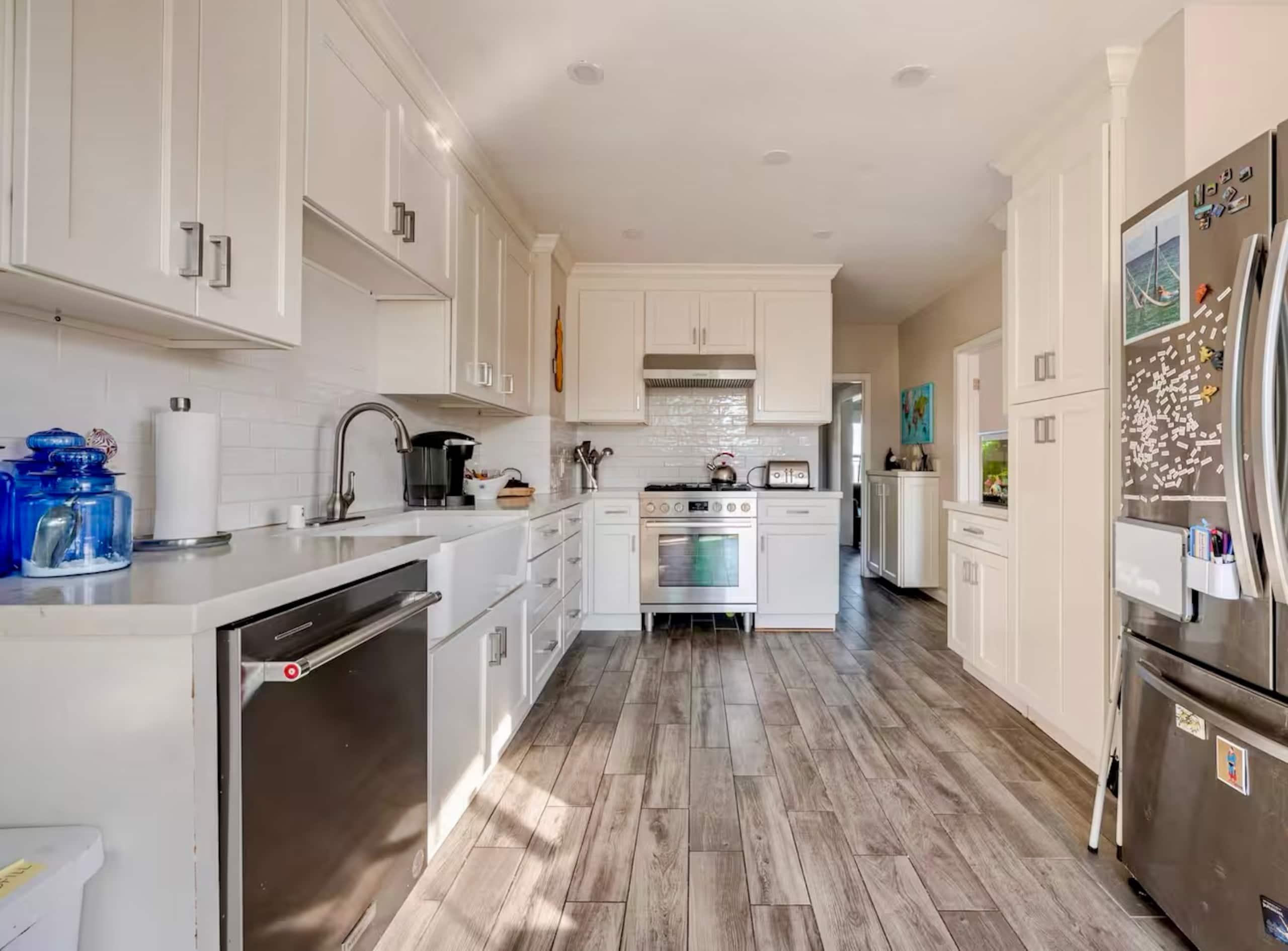 Home in San Francisco · ★4.94 · 3 bedrooms · 6 beds · 1.5 baths - Image 7