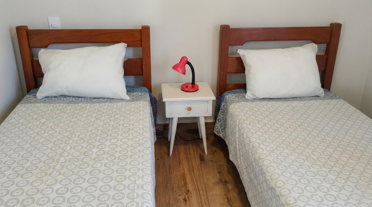 غرفة النوم رقم 2 (إمكانية الاستبدال بسرير مزدوج واحد)