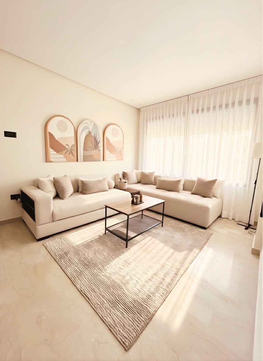 شقة فاخرة في بورغوندي مع موقف سيارات وصالة ألعاب رياضية. استمتع بغرفة معيشة مصممة مع Netflix والألياف البصرية للعمل عن بُعد. تسجيل وصول ذاتي بسيط. الراحة في الفندق، والدفء في البيت!