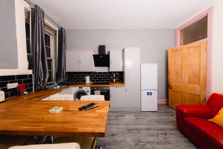 Relaxing Central City 4 Bdrm Apartment - Edinburgh