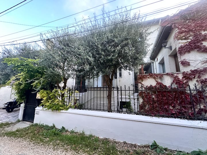 Maison Cosy, Calme Absolu, Métro Accessible à Pied - Arcueil