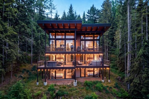 Mountainside House w/ Hot Tub, Views & Trails!