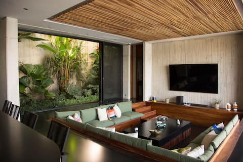 Successful Airbnb property: Coquette house on the lake shore, private dock in Tequesquitengo