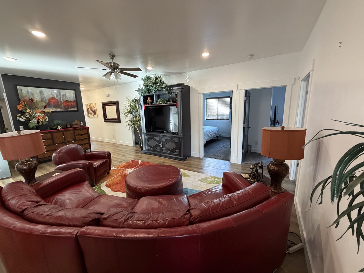 Top performing Airbnb: Cozy & Comfy Mountain-View Home Airport 15 min in West Valley City