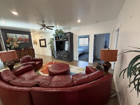 Top performing Airbnb: Cozy & Comfy Mountain-View Home Airport 15 min in West Valley City