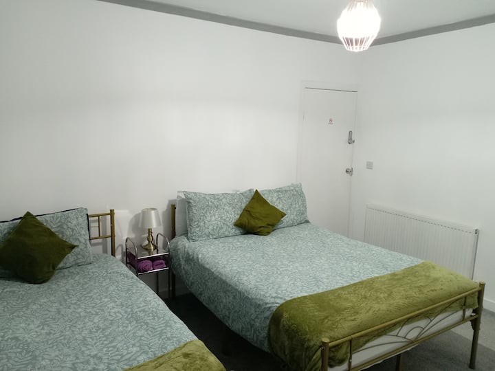 Private Room In Central Location Free Parking 3 - Plymouth