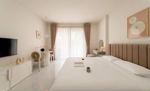 Sunrise Cozy Studio • Free Pool,Gym • Washer/Dryer