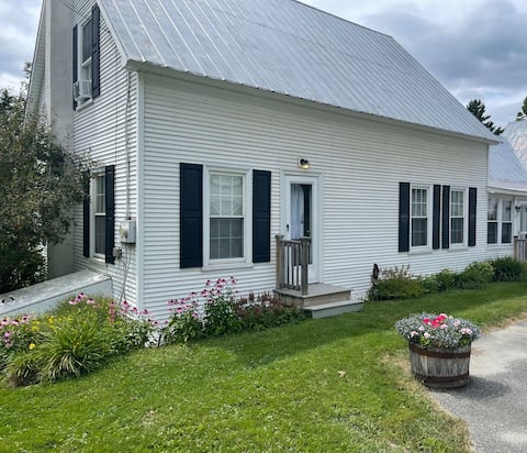 Cozy Waterfront Apt - Steps from VAST/LVRT