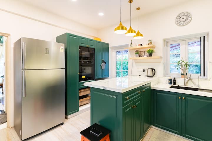 Full kitchen image 2