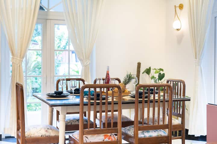 Dining area image 1