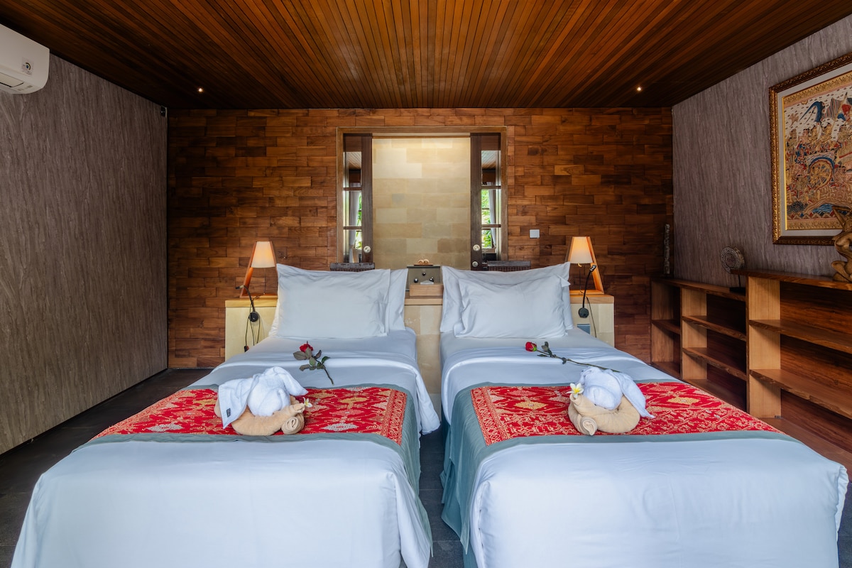 Home in Ubud · ★4.85 · 3 bedrooms · 4 beds · 3 private baths รายการ Airbnb เปรียบเทียบ