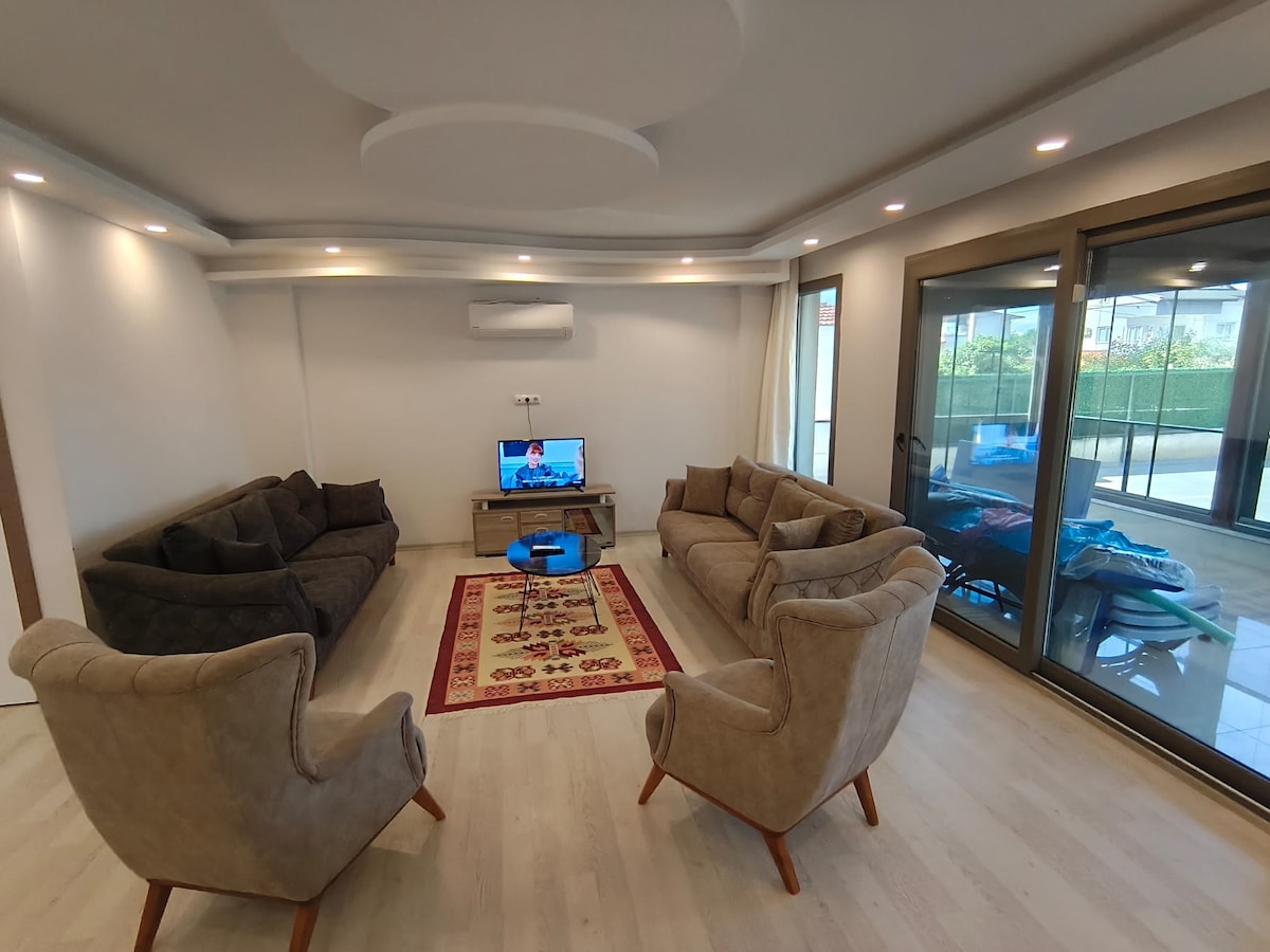 Didim Akbük'te 7 Kişilik Havuzlu Villa