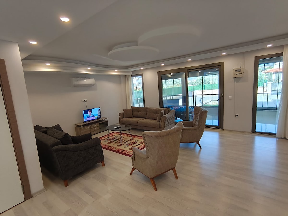 Didim Akbük'te 7 Kişilik Havuzlu Villa