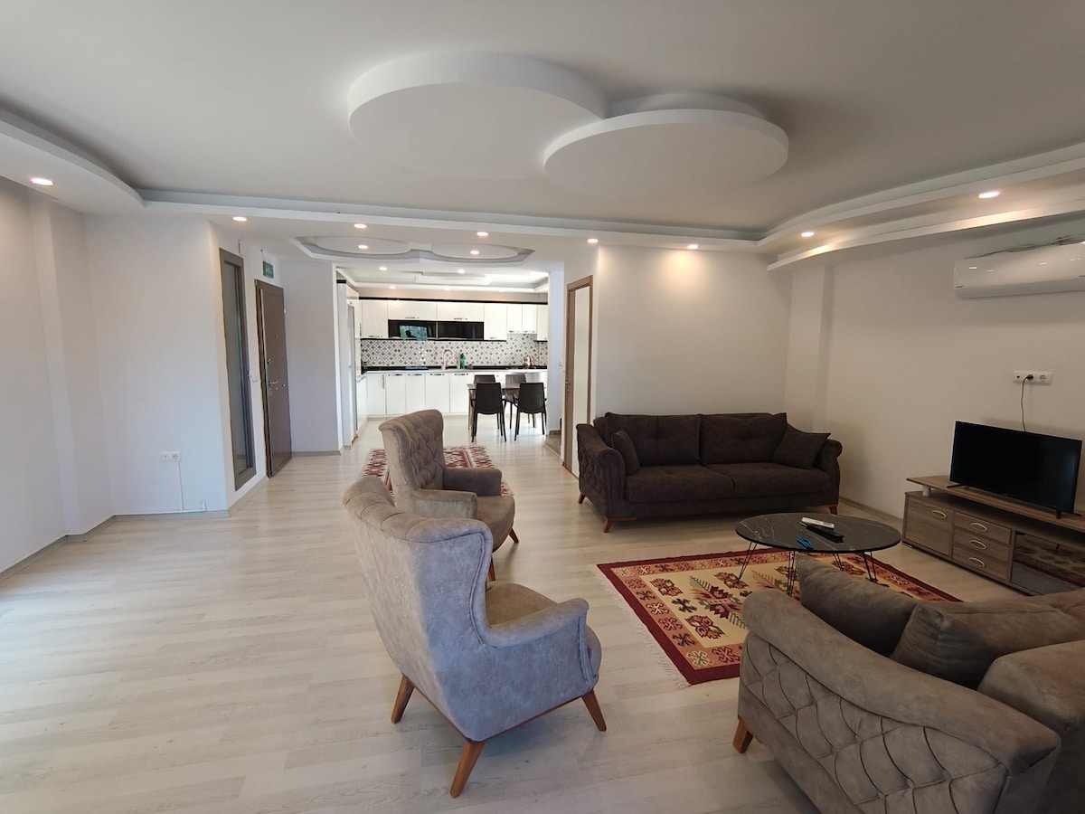 Didim Akbük'te 7 Kişilik Havuzlu Villa