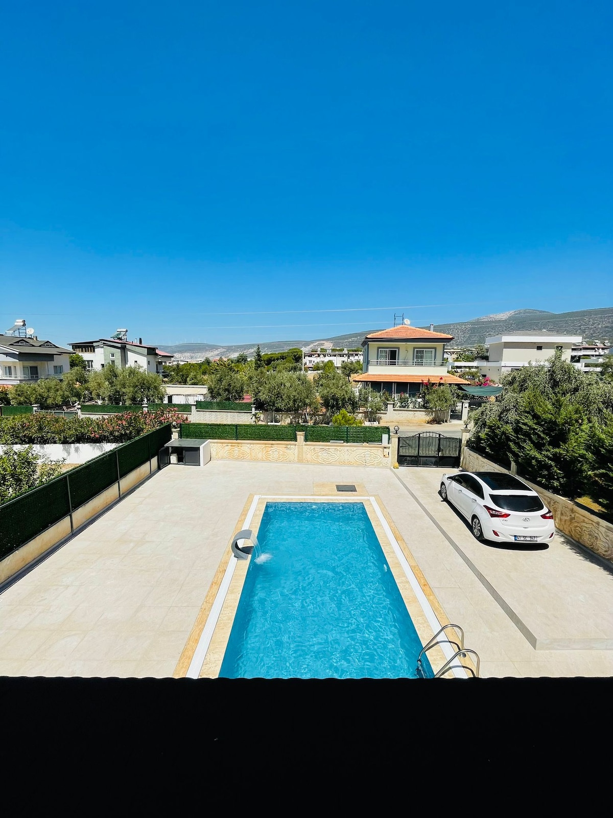 Didim Akbük'te 7 Kişilik Havuzlu Villa