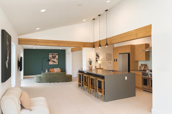 Luxe Modern Getaway | PickleBall•Pool•Golf•Spa