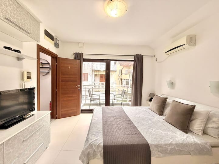 Villa Stefan Central Stay - Sunny Studio - Budva