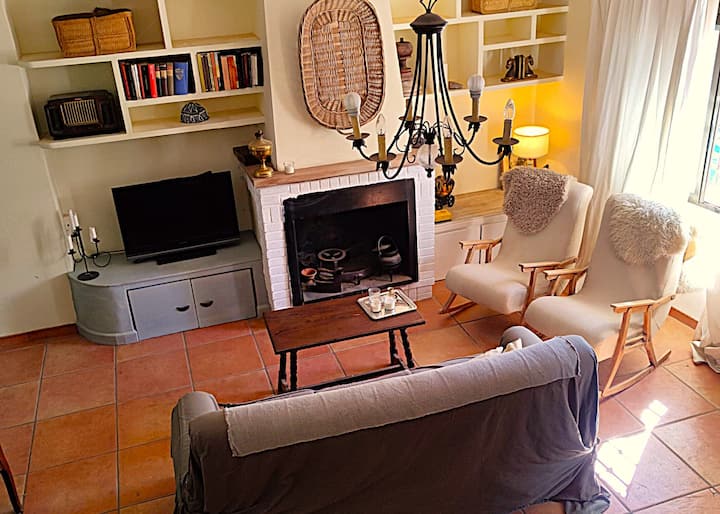 Charming Manchegan House: Fireplace, Yard & Relax - Belmonte