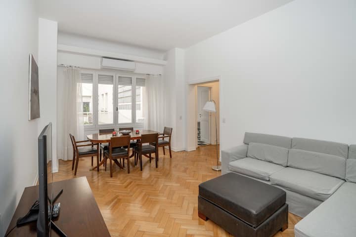 Two-room furnished apartment with 1 bedroom in Recoleta
