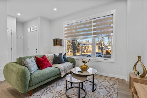 Successful Airbnb property: Modern End 3BR Townhouse Near U of A & Whyte Ave in Allendale