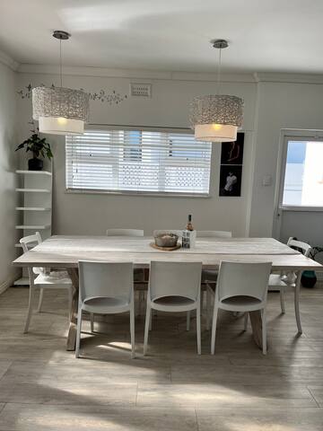 Beach style house 1 minute to the beach gallery image 4