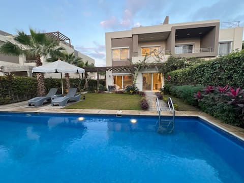 ELITE/5BR Pure Luxury •Pool-Garden •Palm Hills