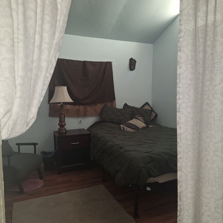 Chalet Cabin+ Pool &Cabana @ Bucktail Fishing Hole - Weaverville, CA