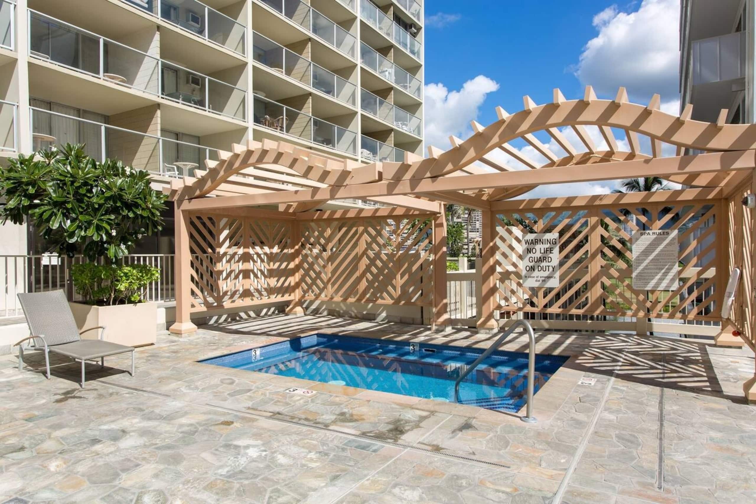 Renovated Modern King Studio w/ Canal View Balcony - Image 18