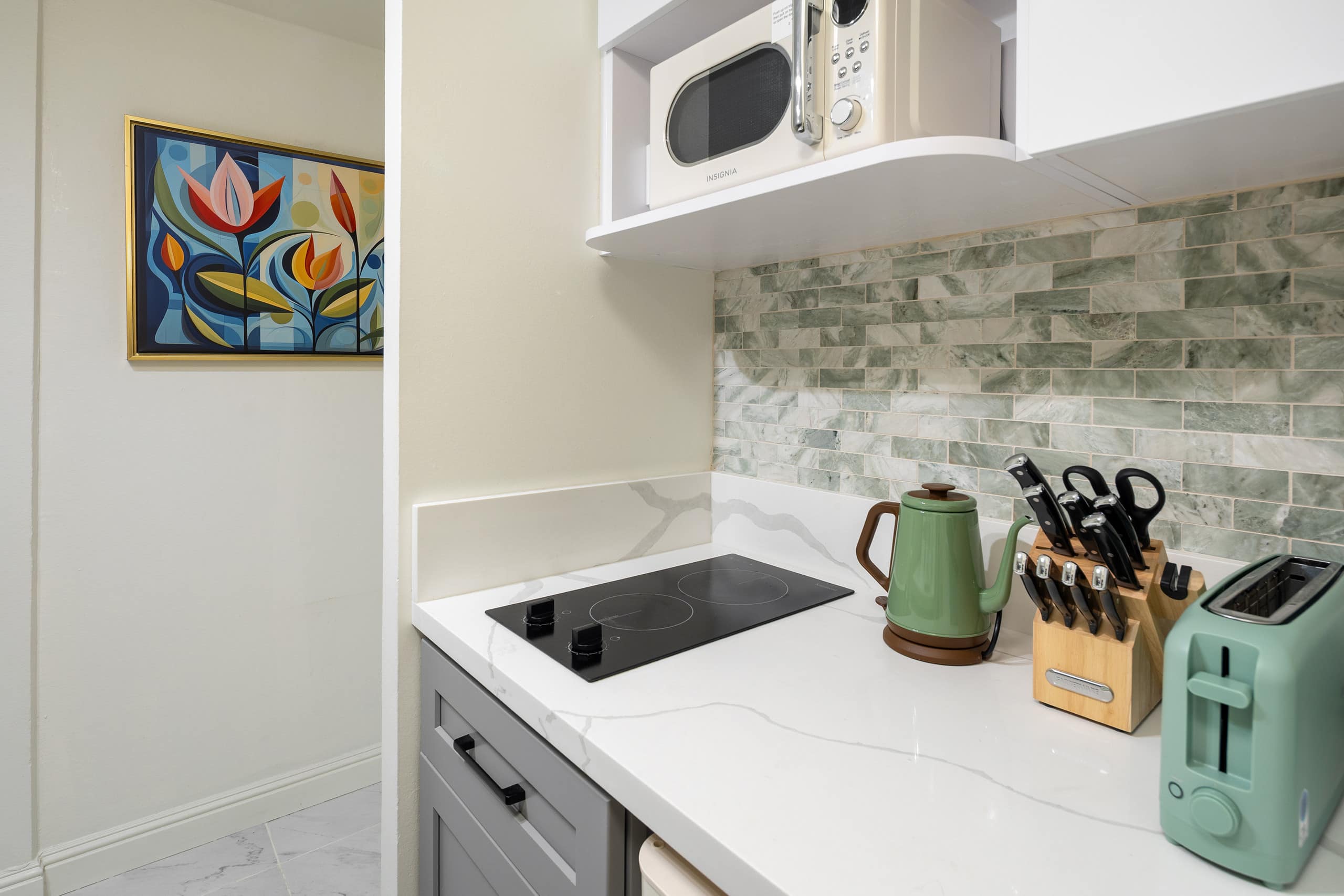 Renovated Modern King Studio w/ Canal View Balcony - Image 6