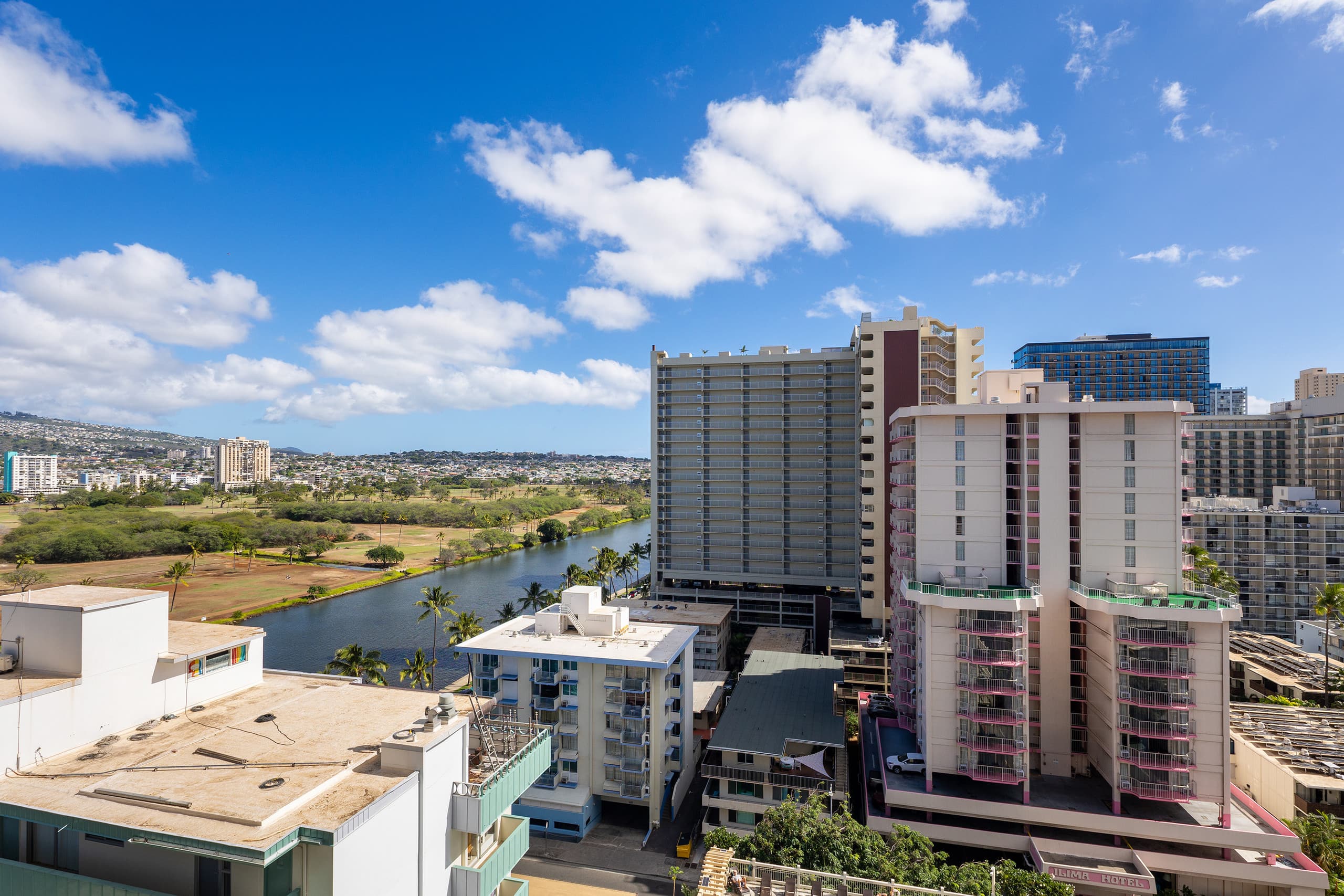 Renovated Modern King Studio w/ Canal View Balcony - Image 28