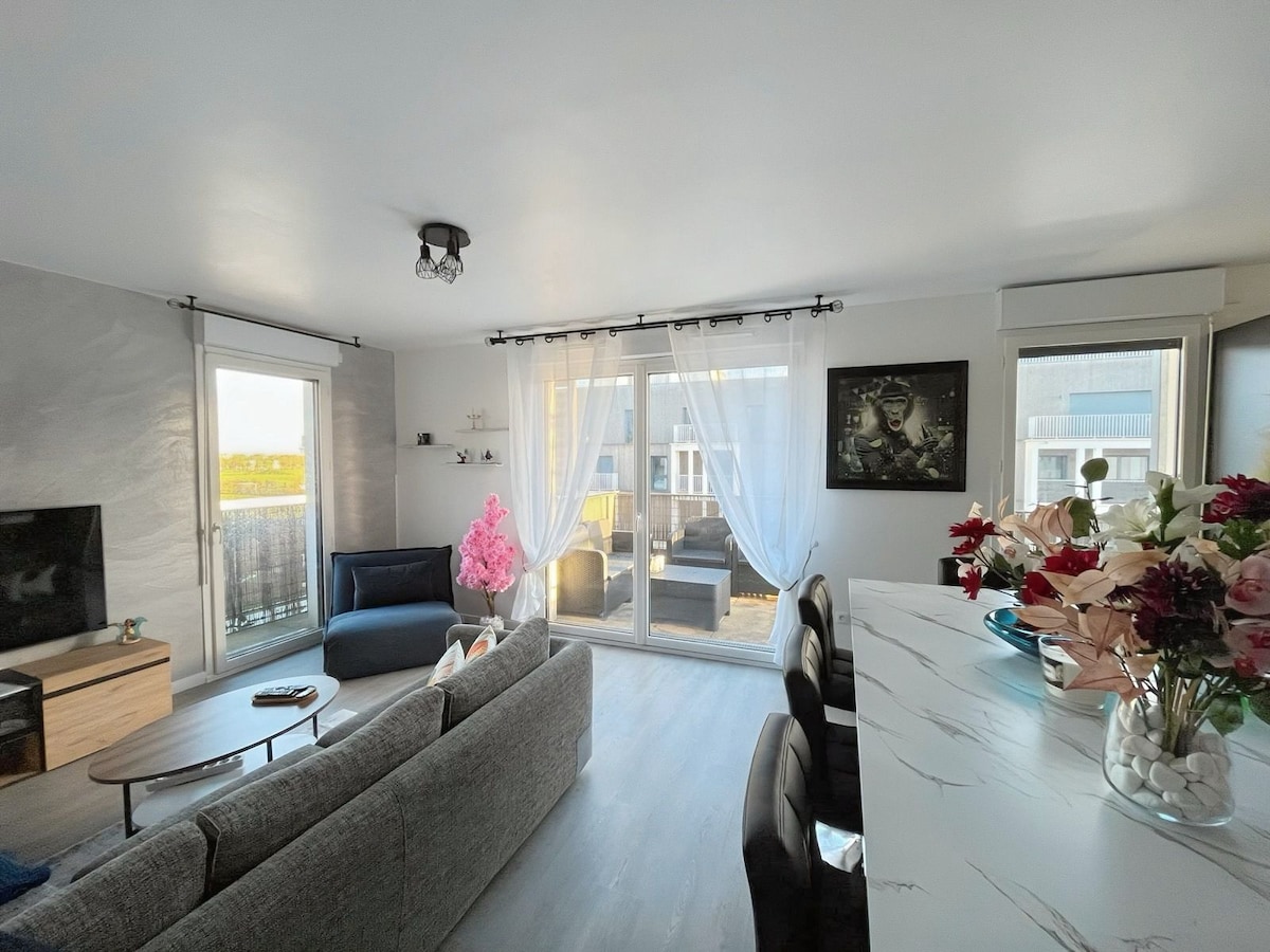 Top performing Airbnb: Magic Cosy Home Disney • Close to RER • EV Parking in Montévrain