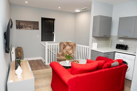 Popular Airbnb listing: parador villa in Brinnington And Central