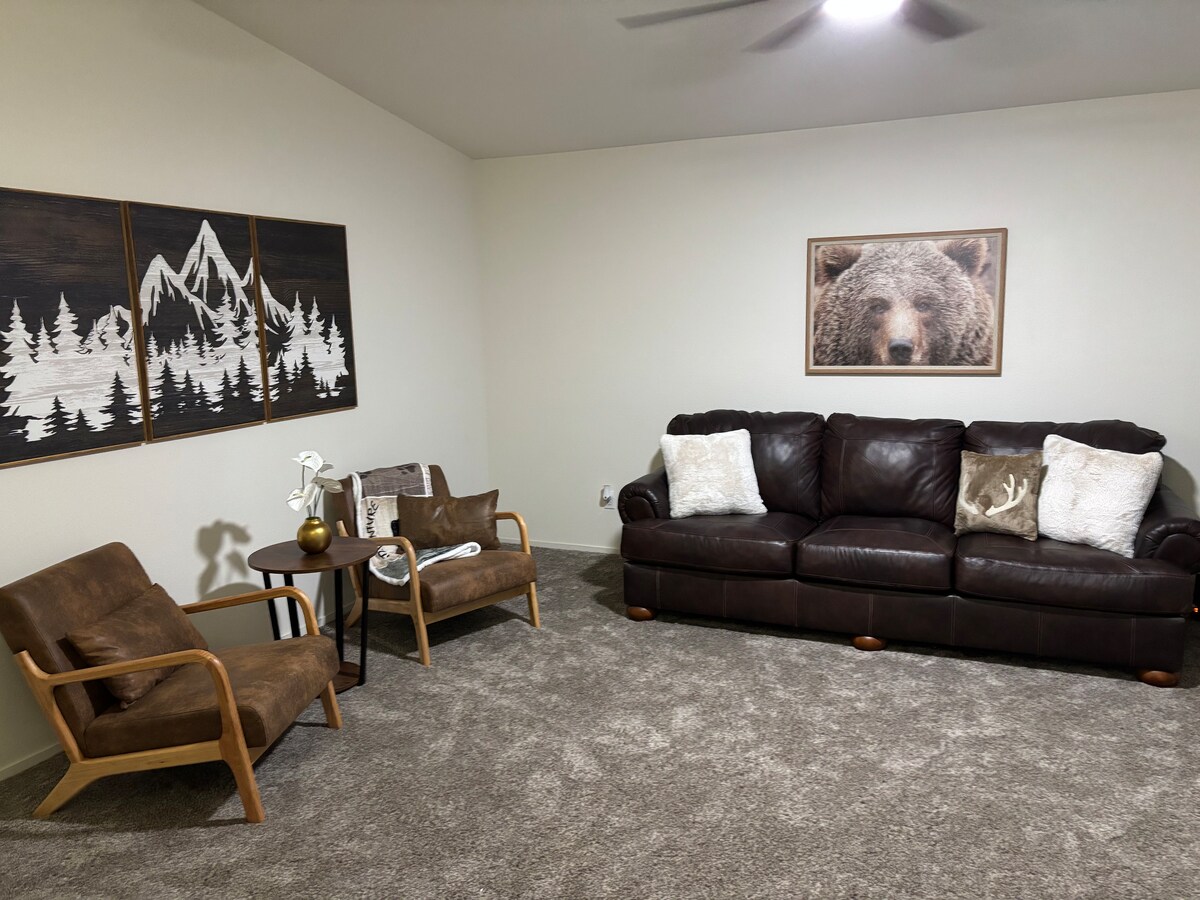 Successful Airbnb property: The Sequoia House in Visalia / Porterville