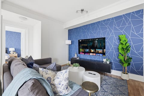 Top performing Airbnb: Stylish 3br Condo - Parking - 65" TV in City Centre